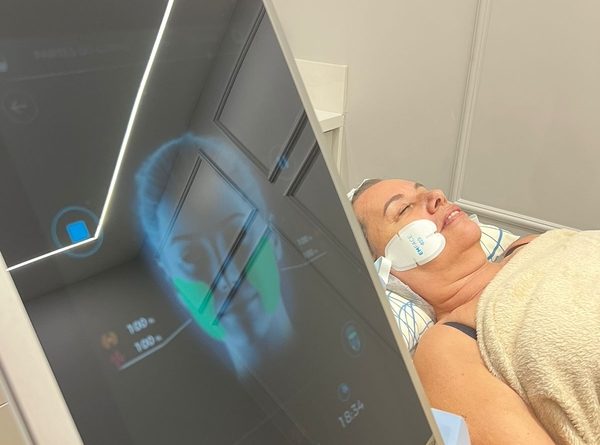 Nova tecnologia trata a flacidez facial sem uso de agulhas