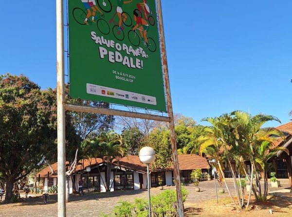 Evento faz bicicletas dominarem a paisagem em Brasília