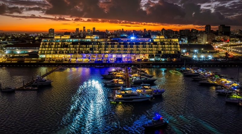 Novotel Recife Marina tem iluminação integrada à paisagem