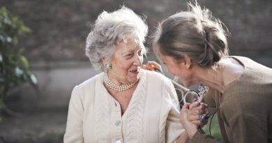 Setembro Lilás: lei garante cuidado integral ao Alzheimer