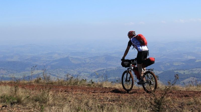 Cicloturismo traz conexão entre natureza e cultura no Brasil