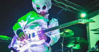 Guitarrista Beto Lefevre estreia espetáculo Alien Guitar